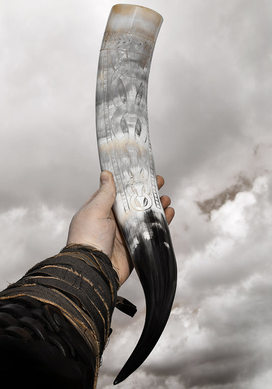 Corne à Boire sculptée Viking ASGARD 50 CL + Supports (Bois et Peau)